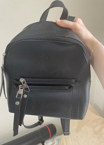 Zara Siyah Deri Kadın Sırt Çantası