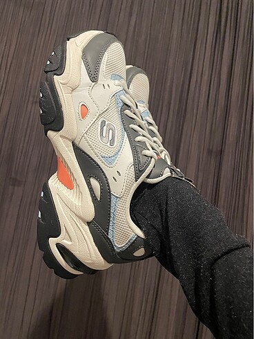 37 Beden beyaz Renk skechers stamina