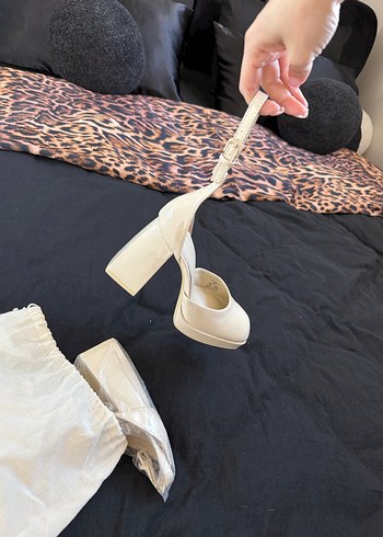 Beyaz Parlak Platform Topuklu Kadın Ayakkabı - Görsel 2