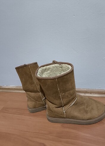 38 Beden UGG 38 