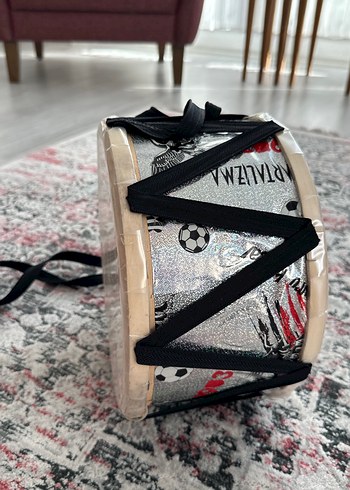 Beyaz ve Gri Davul - Görsel 2