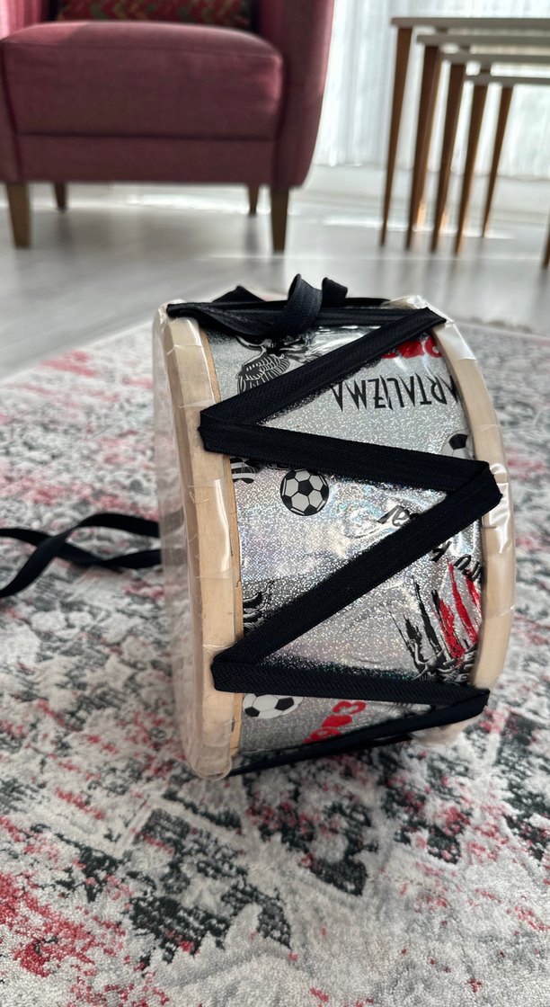 Beyaz ve Gri Davul - Görsel 2