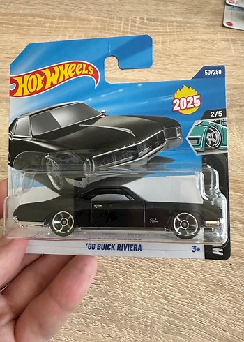 Hot Wheels Siyah '66 Buick Riviera
