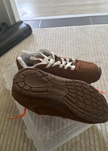 Kahverengi Süet Bağcıklı Stiletto Topuklu Spor Ayakkabı - Görsel 3