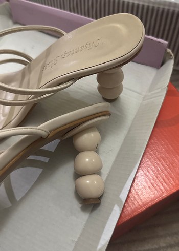 Bej Minimalist İnce Topuklu Kadın Sandalet - Görsel 3