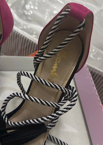 Zebra Desenli Elastik Bantlı Topuklu Kadın Ayakkabı - Görsel 4