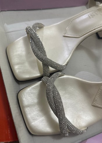 Beyaz Yılan Desenli Stiletto Topuklu Kadın Ayakkabı - Görsel 3