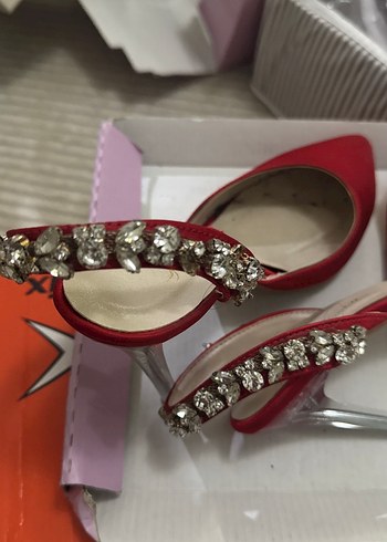 Klasik Kırmızı Nakışlı Topuklu Kadın Ayakkabı - Görsel 3