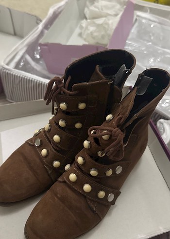 Kahverengi Süet Tokalı Kadın Bot - Görsel 4