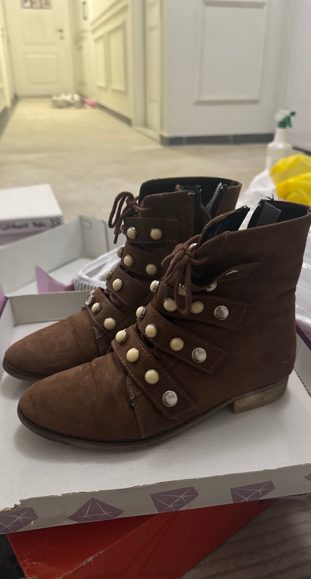 Kahverengi Süet Tokalı Kadın Bot - Görsel 2