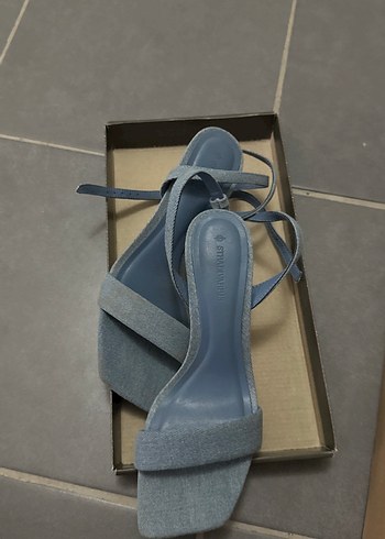 Stradivarius Kadın Mavi Kot Kumaşlı Topuklu Sandalet