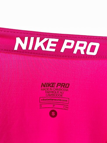 s Beden pembe Renk Nike T-shirt %70 İndirimli.