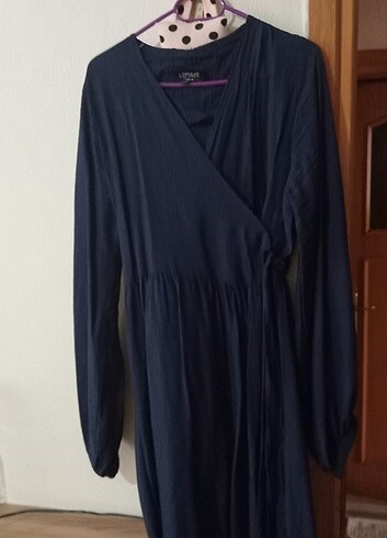 Yandan bağlamali elbise
