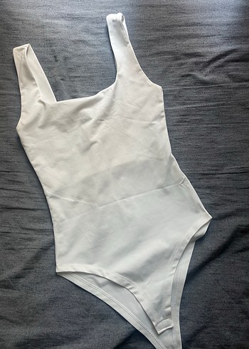 Çıtçıtlı vücuda oturan kare yaka body