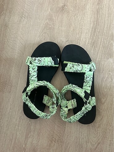 Pull&Bear kadın sandalet