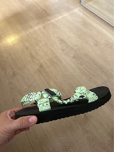 39 Beden yeşil Renk Pull&Bear kadın sandalet