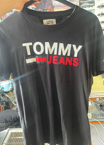 Tommy Hilfiger s