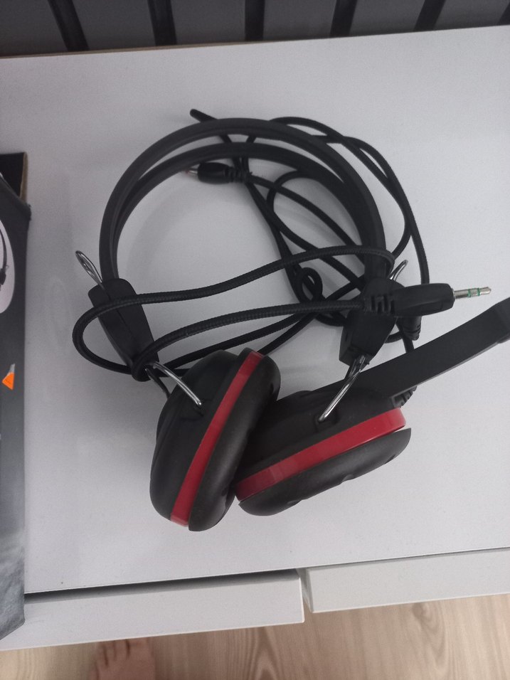 Kırmızı Kulaklık - Görsel 2