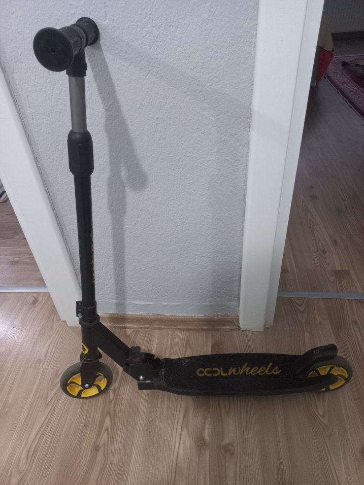 Siyah Çocuk Scooter'ı Sarı Detaylı - Görsel 5