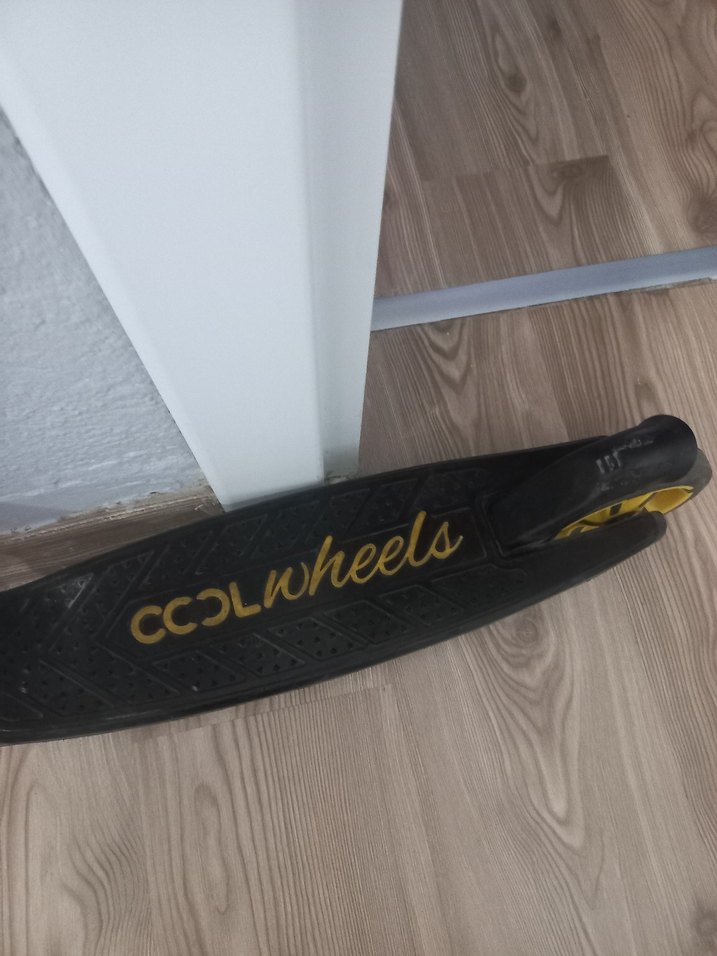 Siyah Çocuk Scooter'ı Sarı Detaylı - Görsel 3