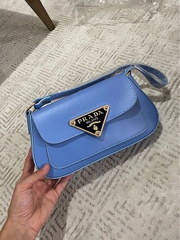 Prada kol çantaları