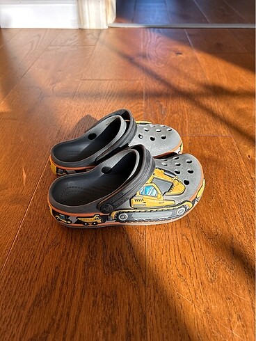 25 Beden gri Renk Crocs kepçe modelli terlik