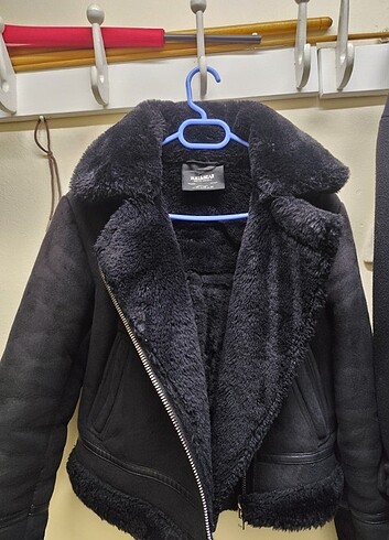 xs Beden siyah Renk Pull and Bear Kürk