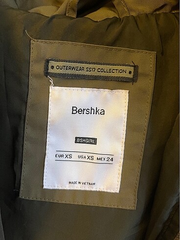 xs Beden Bershka kısa yağmurluk ceket