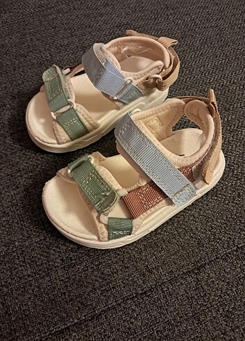 H&M Hm sandalet 20-21 numara