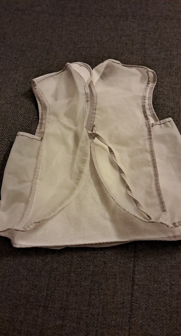 Gri Kenarlı Beyaz Bebek Önlüğü - Görsel 2