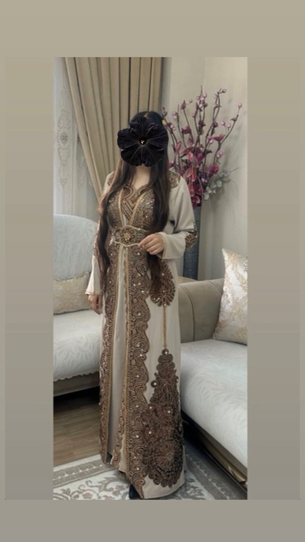 Uzun Kollu V Yaka İşlemeli Kadın Elbise - Görsel 3