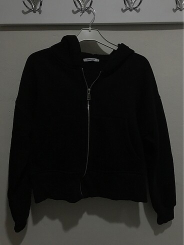 Siyah kapüşonlu sweat