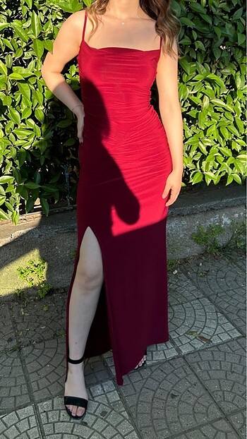 Kırmızı elbise