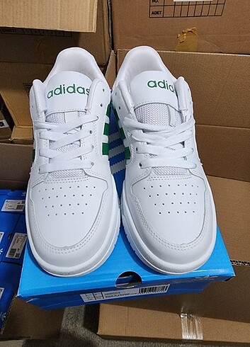 Adidas 40 numaradan 36 numaraya kadar var