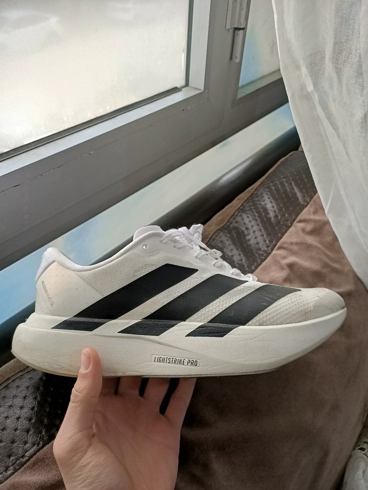 Erkek Beyaz Siyah Çizgili Koşu Ayakkabısı - Görsel 4