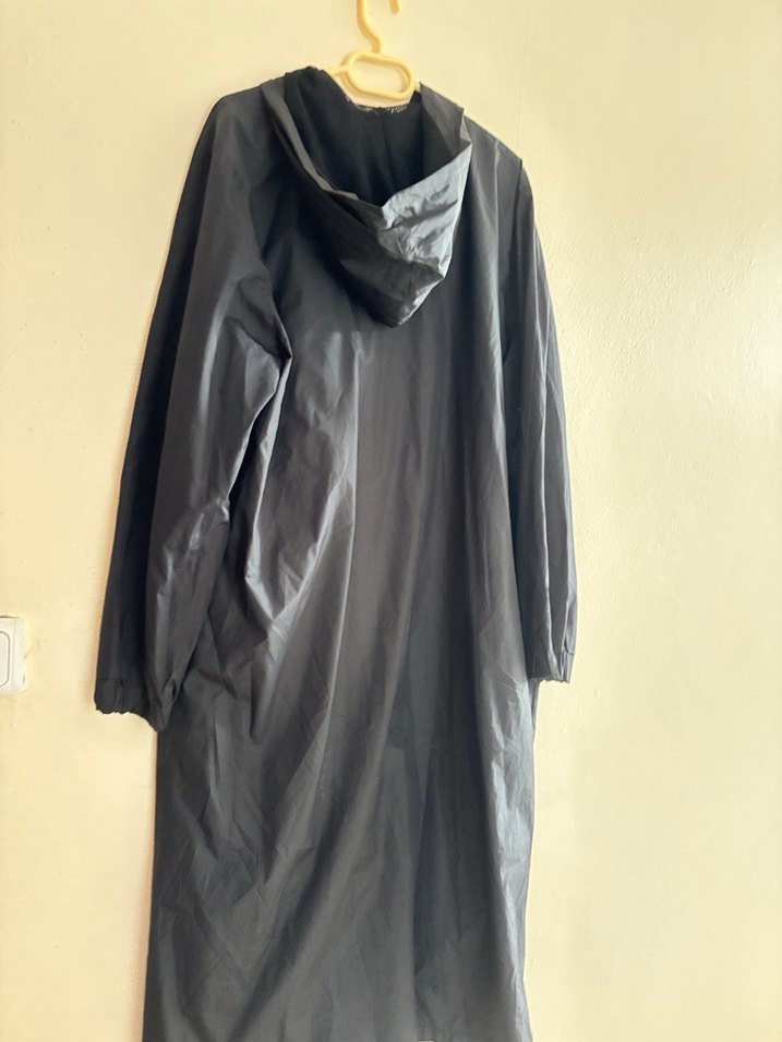 Düğmeli Siyah Uzun Kadın Yağmurluk - Görsel 2