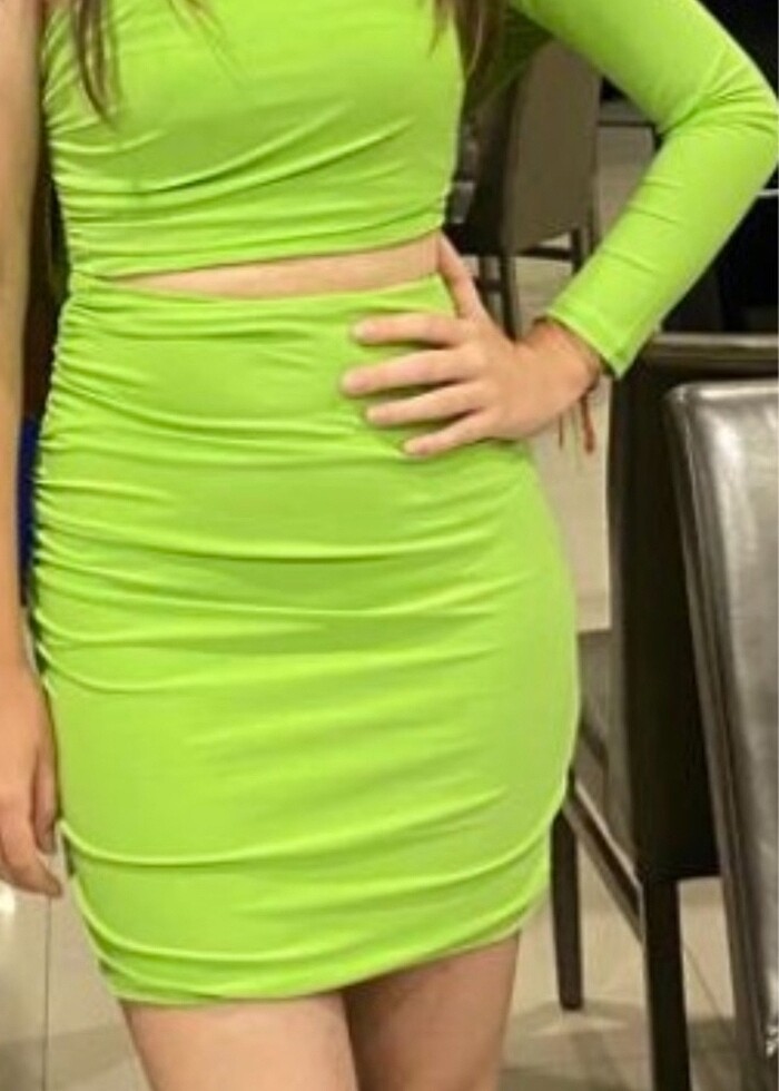 FISTIK YEŞİLİ GÖBEK AÇIK TEK OMUZLU KISA ELBİSE - Görsel 4