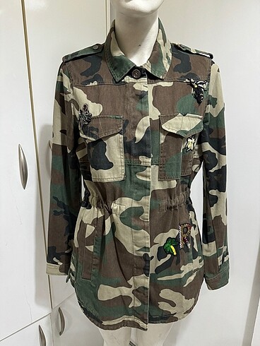 MANGO AŞIRI GÜZEL DETAYLI KAMUFLAJ PARKA - Görsel 7