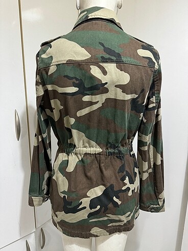 MANGO AŞIRI GÜZEL DETAYLI KAMUFLAJ PARKA - Görsel 9