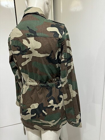 MANGO AŞIRI GÜZEL DETAYLI KAMUFLAJ PARKA - Görsel 11