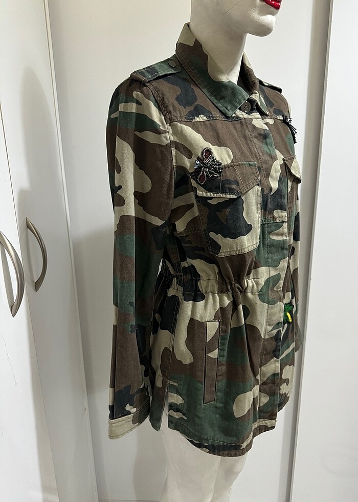 MANGO AŞIRI GÜZEL DETAYLI  KAMUFLAJ PARKA - Görsel 5