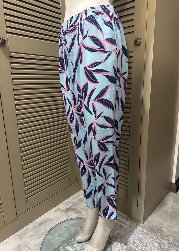 M&S BASKILI BELİ LASTİKLİ YANLARDAN CEPLİ SİGARET PANTOLON - Görsel 3