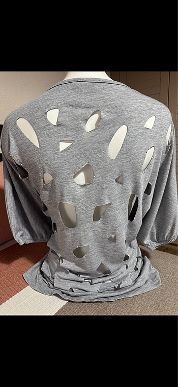 MANGO CONDTRY ARKASI LAZER KESİM TAŞ DETAYLI TSHIRT