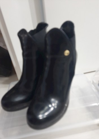 Siyah Parlak Tokalı Kadın Topuklu Bot - Görsel 3