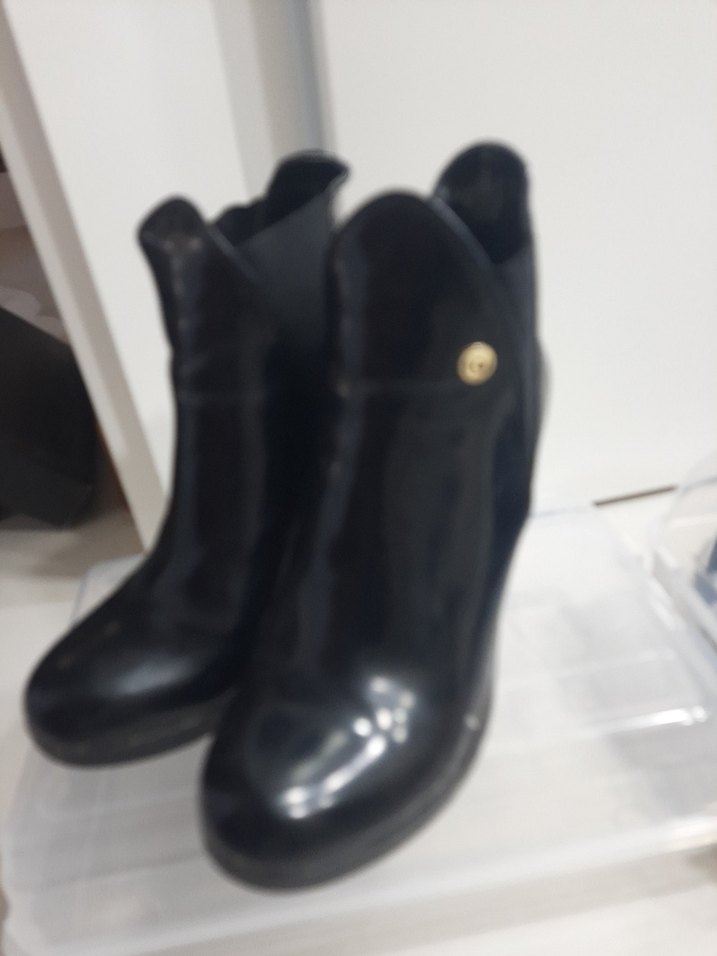 Siyah Parlak Tokalı Kadın Topuklu Bot - Görsel 3