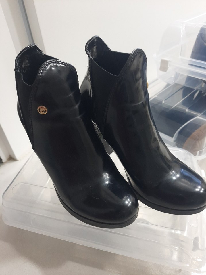 Siyah Parlak Tokalı Kadın Topuklu Bot - Görsel 2