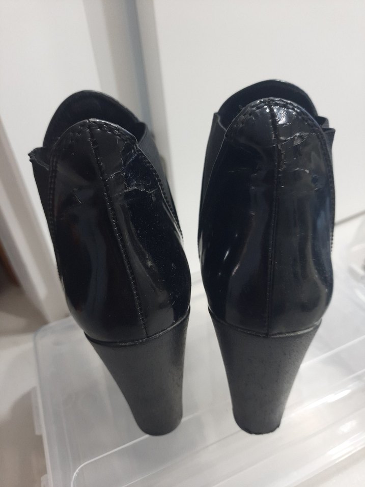 Siyah Parlak Tokalı Kadın Topuklu Bot - Görsel 4