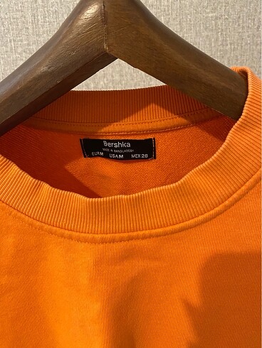 Bershka crop Kisa - Görsel 2