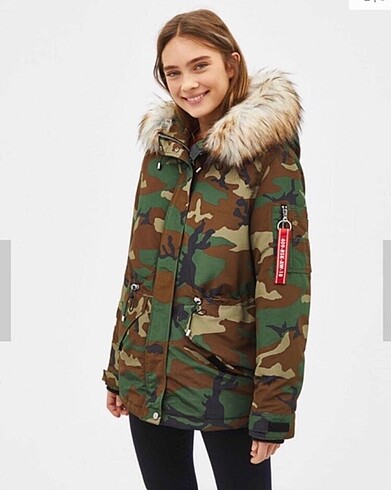 Bershka kamuflaj mont