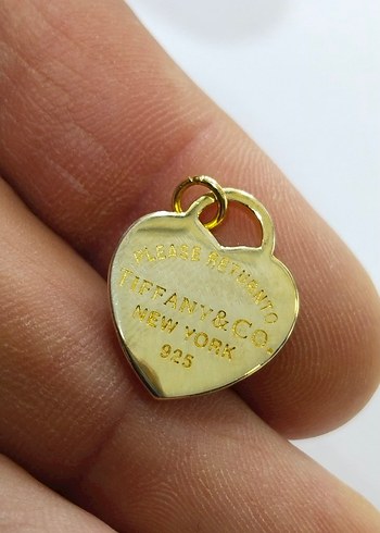Tiffany & Co. Altın Renkli Zincir Detaylı Kalp Kolye Ucu - Görsel 2